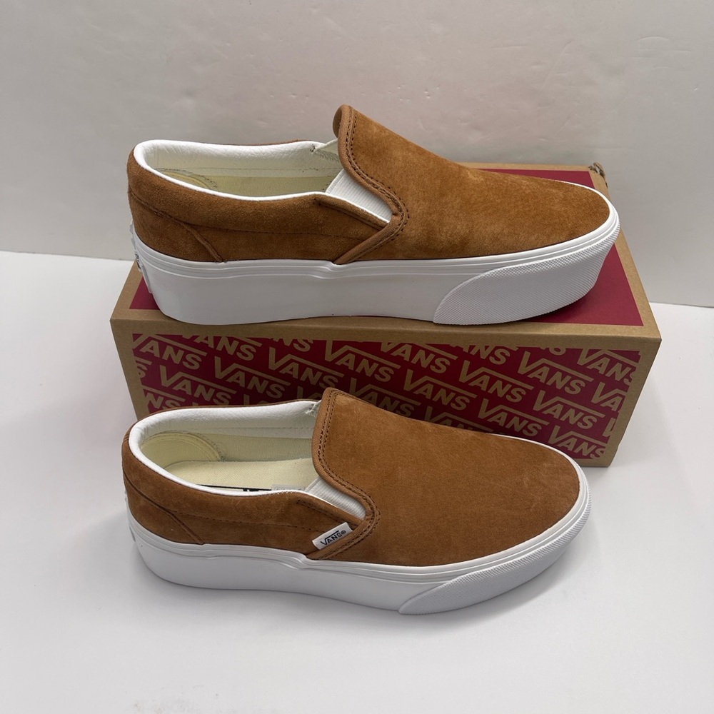 Vans Classic Slip-On Stackform
Nubuck Chipmunk
VN000CN1GWT Platform Sneakers - Picture 6 of 16